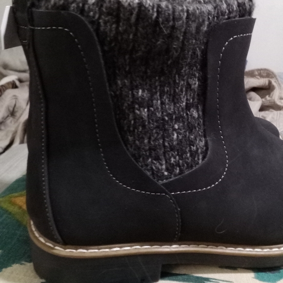 ⭐NWT BLACK VEGAN PULL ON WARM BOOTS WOMEN'S SHOES SIZE 9.5 MOTO BOOTIES - Picture 3 of 10